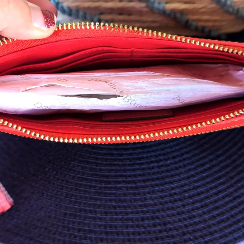 DOONEY&BOURKE 🐝🐝LEATHER WRISTLET - Picture 12 of 13